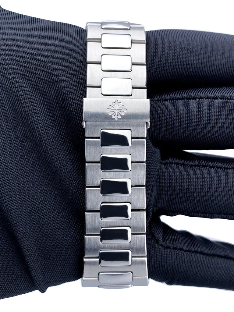 Patek Philippe Nautilus "Jumbo" Power Reserve (42mm) 3710/1A-001