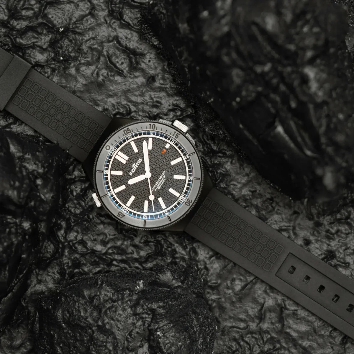 Fortis Marinemaster M-44 DLC Gravity Black F8120030