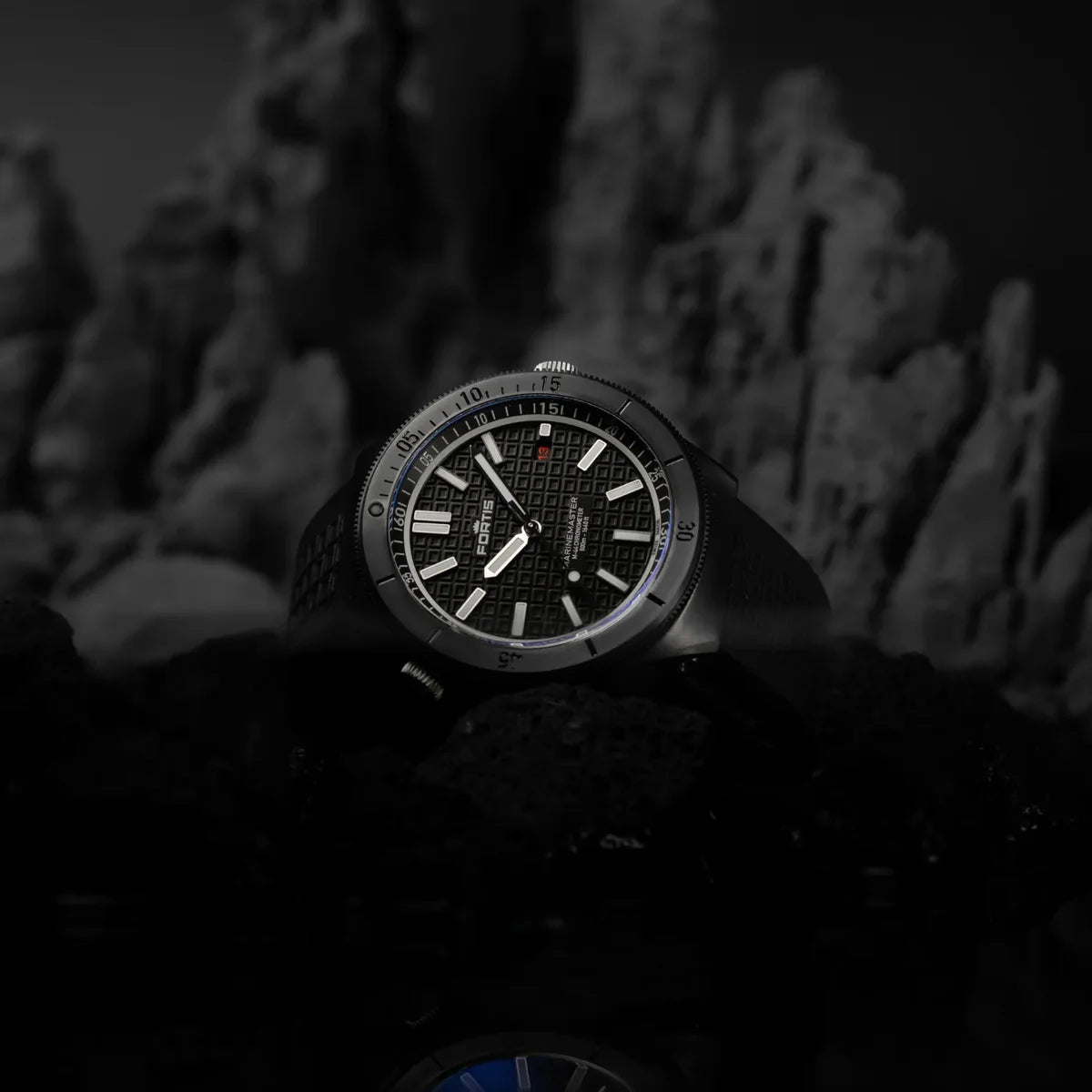Fortis Marinemaster M-44 DLC Gravity Black F8120030